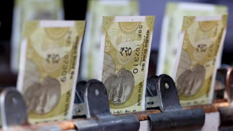 1750484051_2025-04-08T081725Z_2007830913_RC2VW7AUDSA5_RTRMADP_3_INDIA-RUPEE-HEDGING.JPG