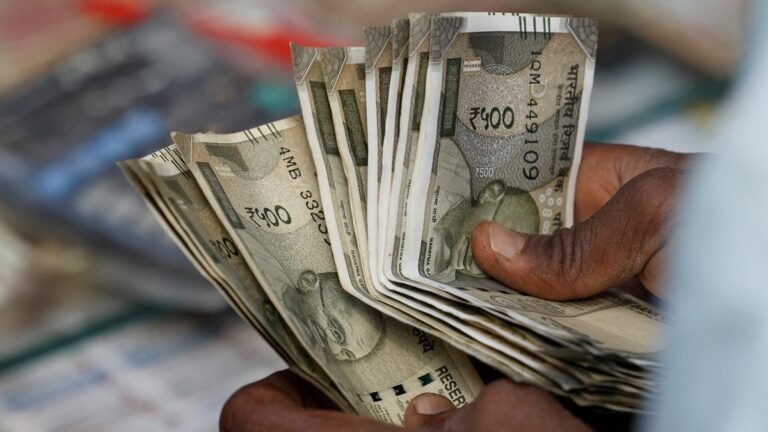 1750795273_2025-06-10T064838Z_954602473_RC2LRCATMHPO_RTRMADP_3_INDIA-RUPEE-OUTLOOK.JPG