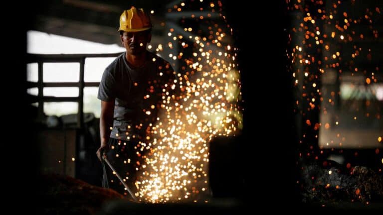 2025-01-02T033149Z_1370837901_RC2INAA27S7R_RTRMADP_3_GLOBAL-ECONOMY.JPG