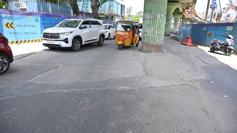 Bad20road20at20Adyar.jpg